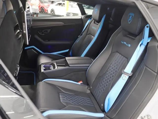 2023 Lamborghini Urus Performante