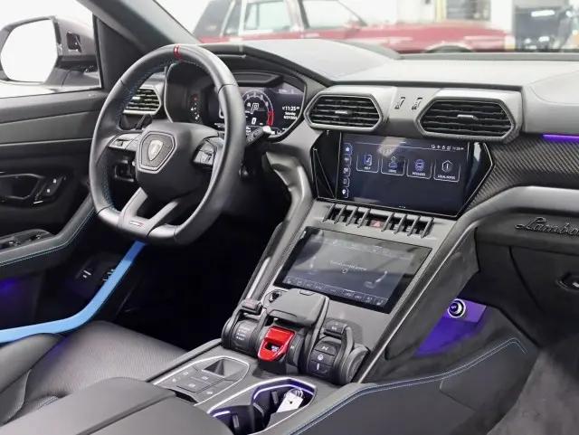2023 Lamborghini Urus Performante
