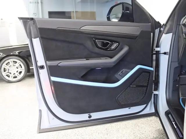 2023 Lamborghini Urus Performante