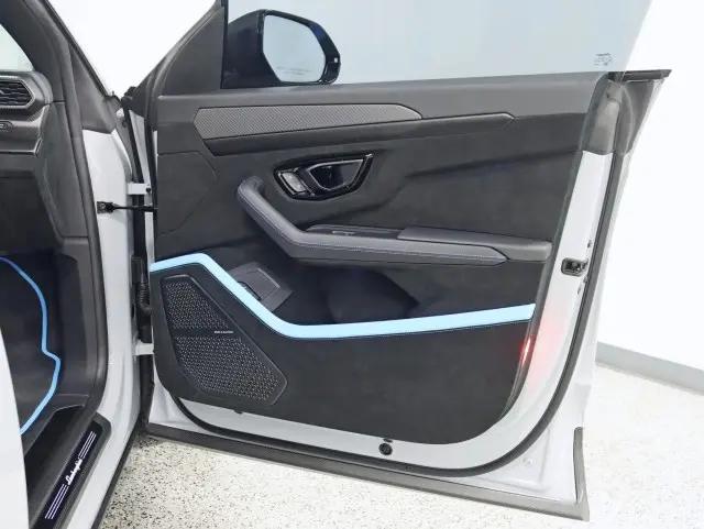 2023 Lamborghini Urus Performante