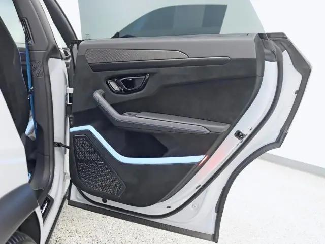 2023 Lamborghini Urus Performante