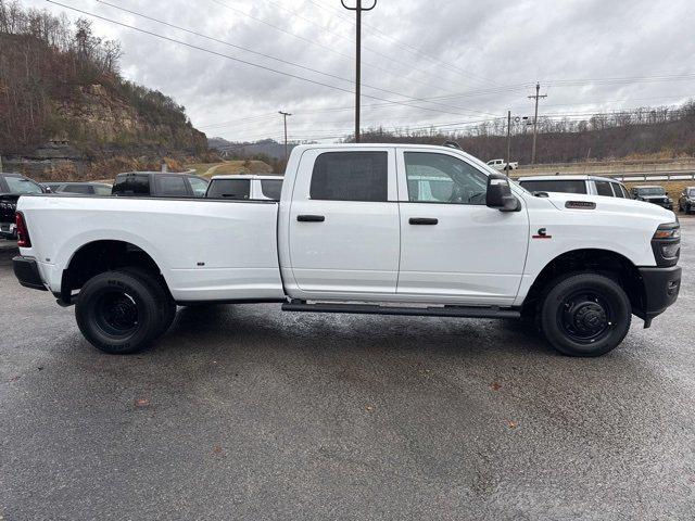 2026 RAM Ram 3500 RAM 3500 TRADESMAN CREW CAB 4X4 8 BOX