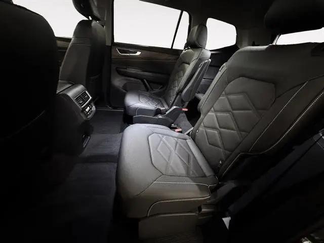 2026 Volkswagen Atlas SE with Technology