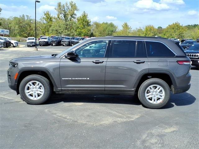 2025 Jeep Grand Cherokee GRAND CHEROKEE LAREDO 4X4
