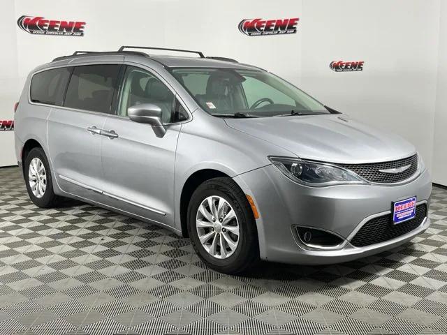 2017 Chrysler Pacifica Touring-L 2017 Chrysler Pacifica Touring-L