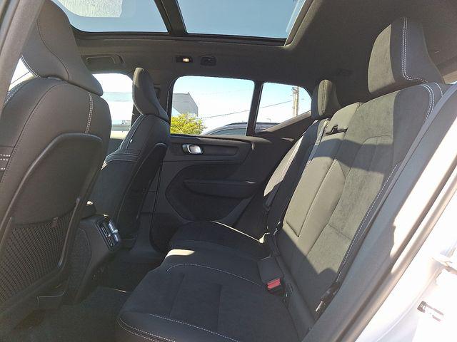 2026 Volvo XC40 B5 Ultra Black Edition