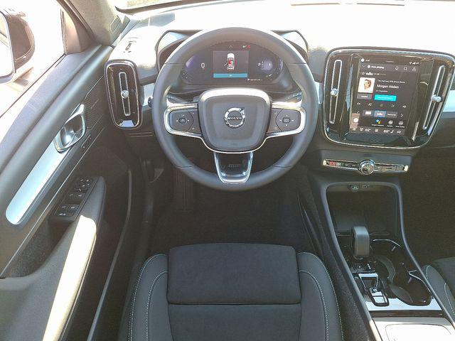 2026 Volvo XC40 B5 Ultra Black Edition