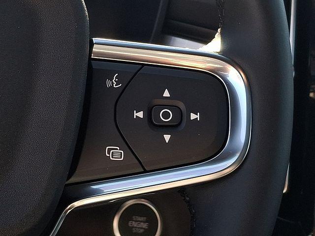 2026 Volvo XC40 B5 Ultra Black Edition