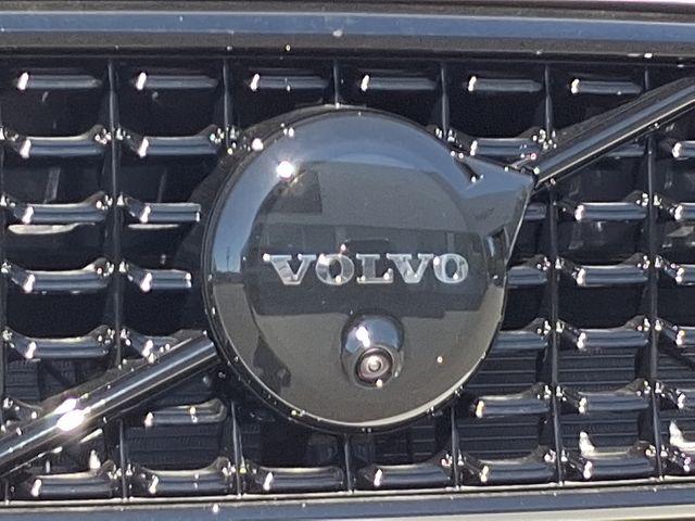 2026 Volvo XC40 B5 Ultra Black Edition