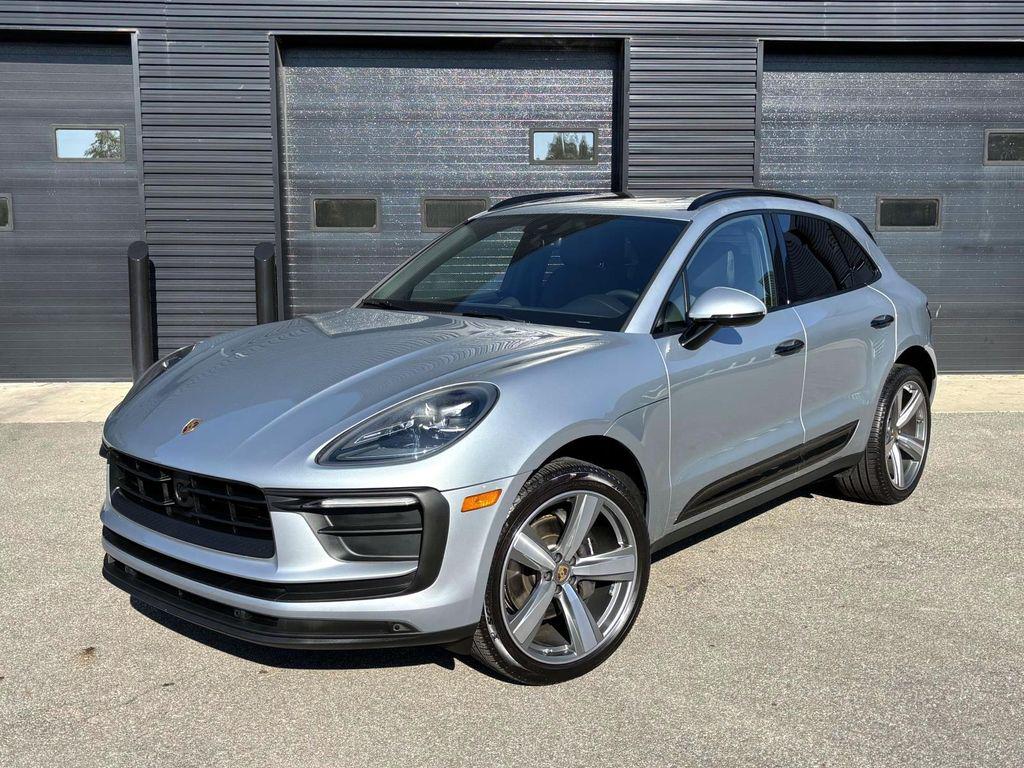 /2025 Porsche Macan