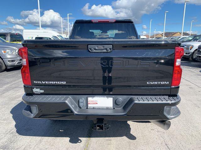 2024 Chevrolet Silverado 2500HD 4WD Crew Cab Standard Bed Custom