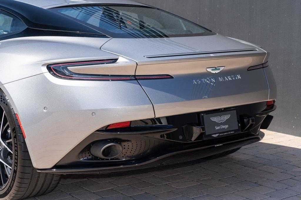 Aston Martin 2024 DB12