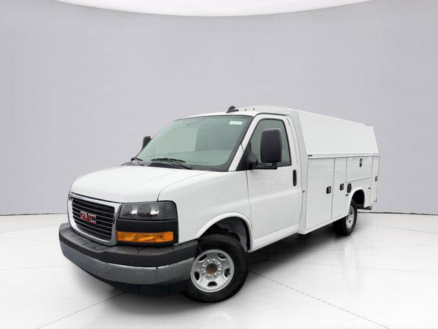 2025 GMC Savana Cutaway Work Van