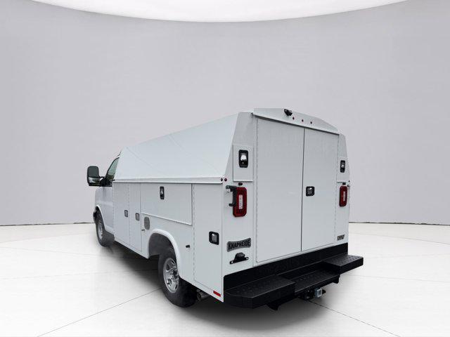 2025 GMC Savana Cutaway Work Van