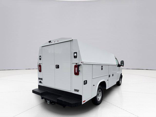 2025 GMC Savana Cutaway Work Van