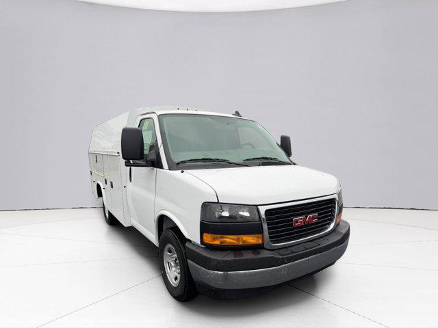 2025 GMC Savana Cutaway Work Van