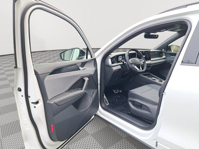 2025 Volkswagen Tiguan 2.0T SE R-Line Black
