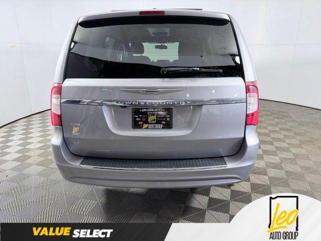 2016 Chrysler Town & Country Touring