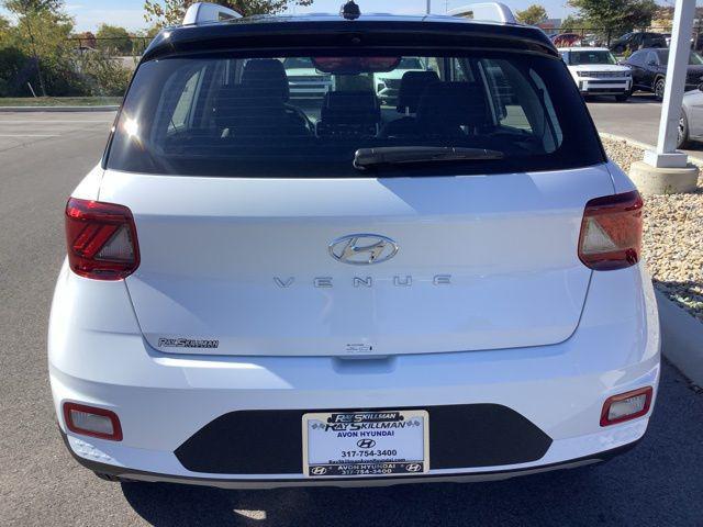 2026 Hyundai Venue SEL w/Two-Tone Roof