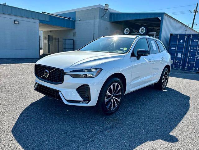 2024 Volvo XC60 B5 Plus Dark Theme 2024 Volvo XC60 B5 Plus Dark Theme