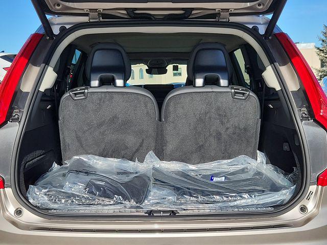 2025 Volvo XC90 B6 Core