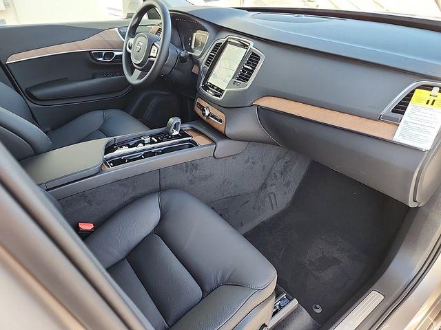 2025 Volvo XC90 B6 Core