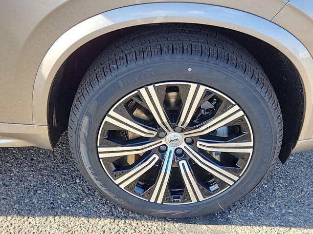 2025 Volvo XC90 B6 Core