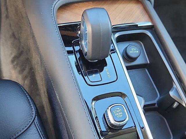 2025 Volvo XC90 B6 Core