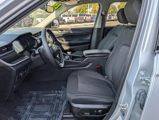 2023 Jeep Grand Cherokee L Laredo 4x4 2023 Jeep Grand Cherokee L Laredo 4x4