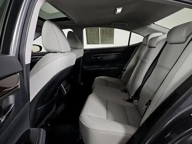 2016 Lexus ES 300h ES 300h