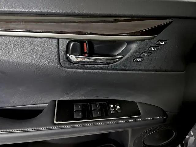 2016 Lexus ES 300h ES 300h