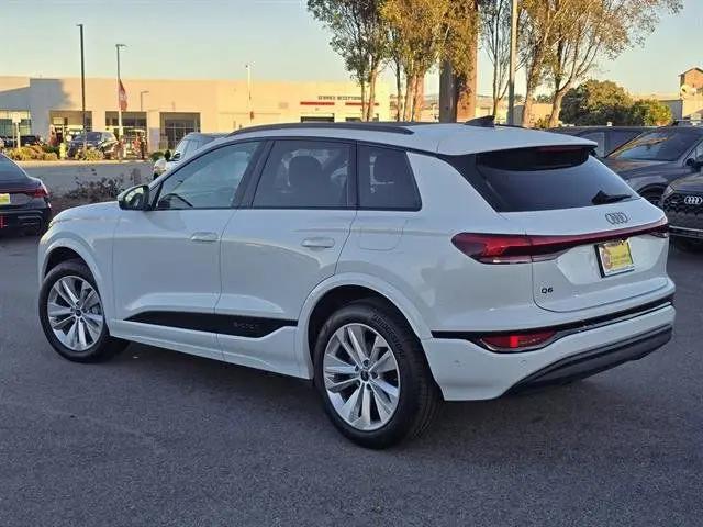 2025 Audi Q6 e-tron Premium Plus