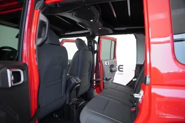 2025 Jeep Wrangler 4-Door Summit 4x4