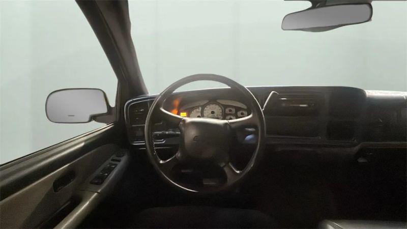 2002 Chevrolet Suburban LS