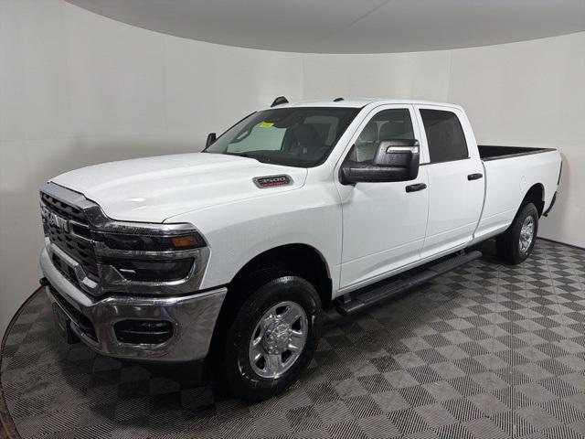 2026 RAM Ram 3500 RAM 3500 TRADESMAN CREW CAB 4X4 8 BOX