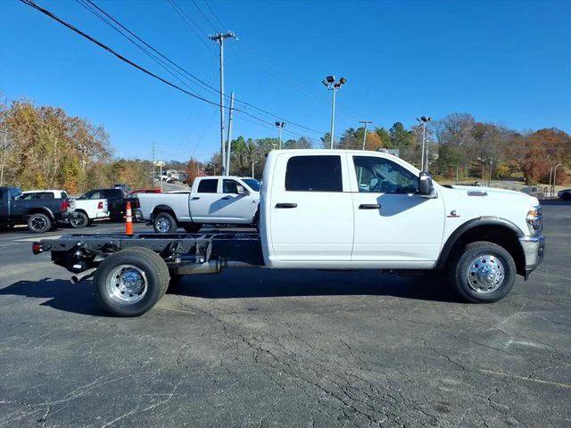 2026 RAM Ram 3500 Chassis Cab RAM 3500 TRADESMAN CREW CAB CHASSIS 4X4 60 CA