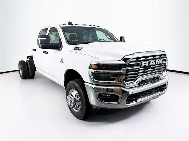 2026 RAM Ram 3500 Chassis Cab RAM 3500 TRADESMAN CREW CAB CHASSIS 4X4 60 CA 2026 RAM Ram 3500 Chassis Cab RAM 3500 TRADESMAN CREW CAB CHASSIS 4X4 60 CA