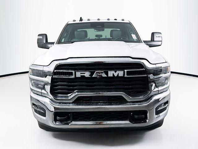 2026 RAM Ram 3500 Chassis Cab RAM 3500 TRADESMAN CREW CAB CHASSIS 4X4 60 CA 2026 RAM Ram 3500 Chassis Cab RAM 3500 TRADESMAN CREW CAB CHASSIS 4X4 60 CA