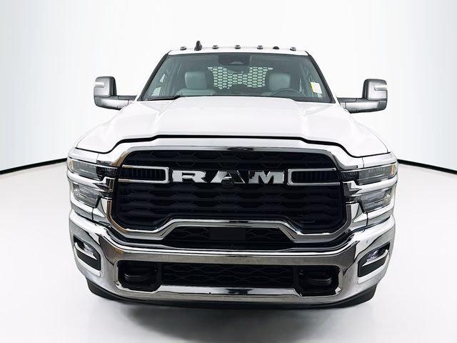 2026 RAM Ram 3500 Chassis Cab RAM 3500 TRADESMAN CREW CAB CHASSIS 4X4 60 CA