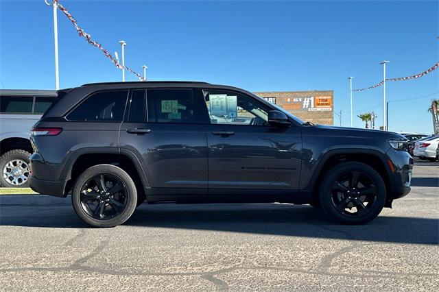2022 Jeep Grand Cherokee Altitude 4x2
