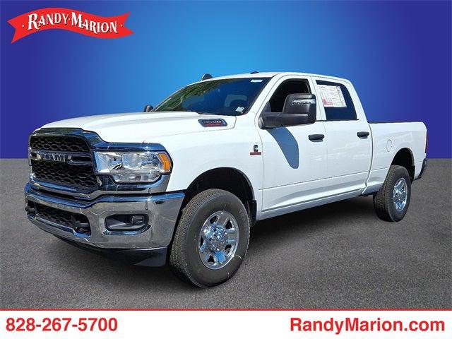 2023 RAM 3500 Tradesman Crew Cab 4x4 64 Box