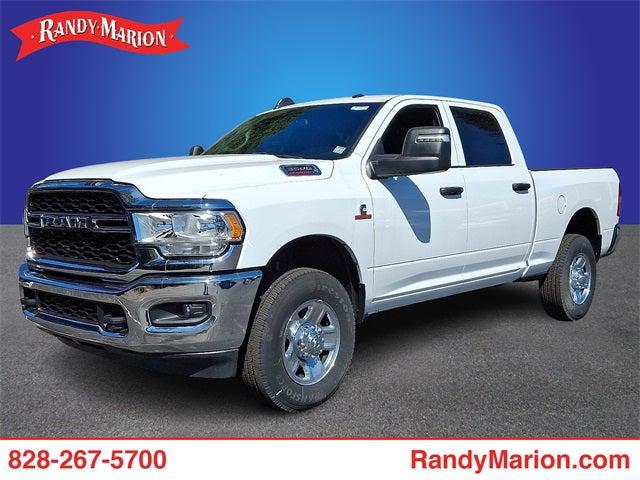 2023 RAM 3500 Tradesman Crew Cab 4x4 64 Box