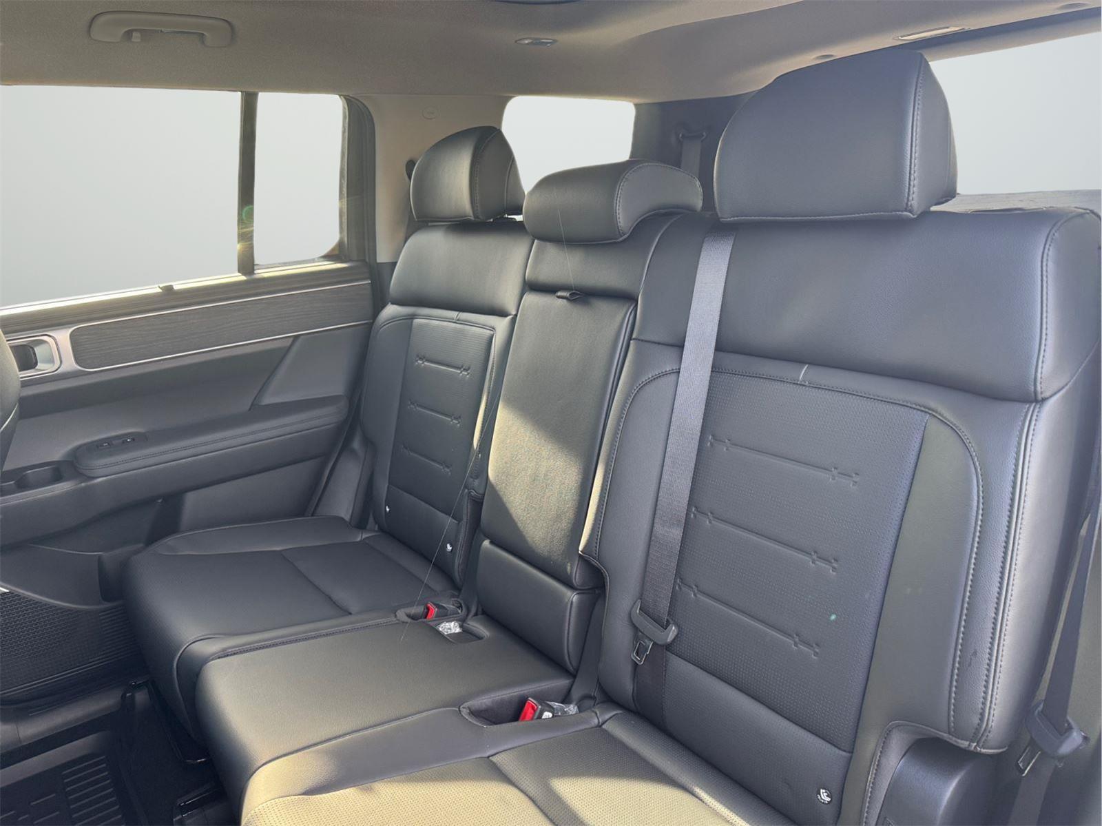 2026 Hyundai Santa Fe Limited - Photo 19