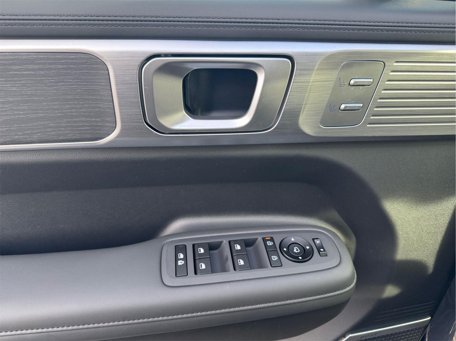 2026 Hyundai Santa Fe Limited - Photo 23