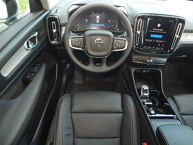 2026 Volvo XC40 B5 Ultra