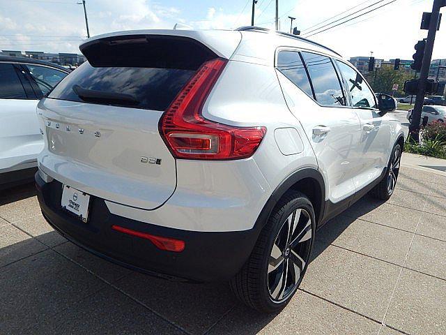 2026 Volvo XC40 B5 Ultra