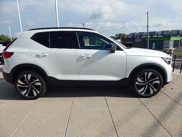 2026 Volvo XC40 B5 Ultra