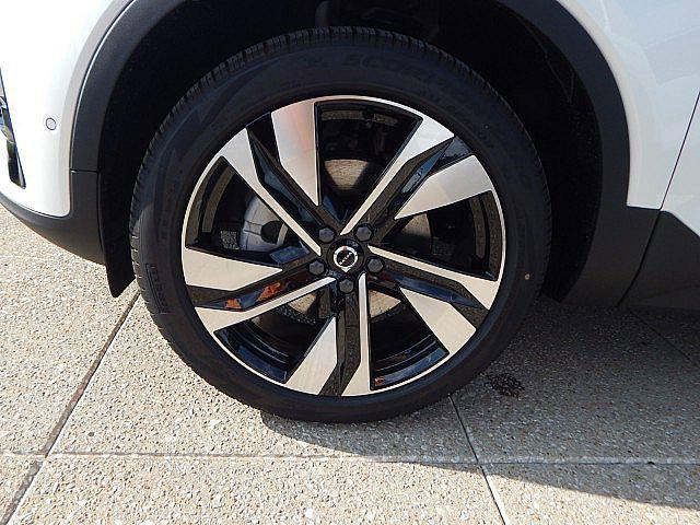 2026 Volvo XC40 B5 Ultra