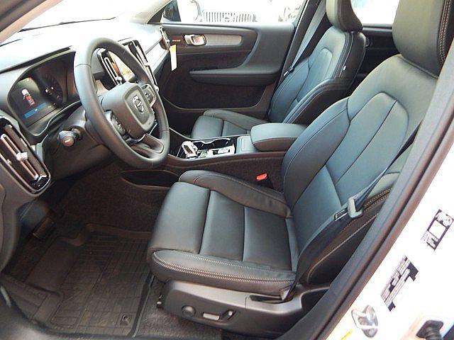 2026 Volvo XC40 B5 Ultra