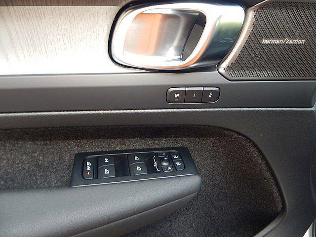 2026 Volvo XC40 B5 Ultra